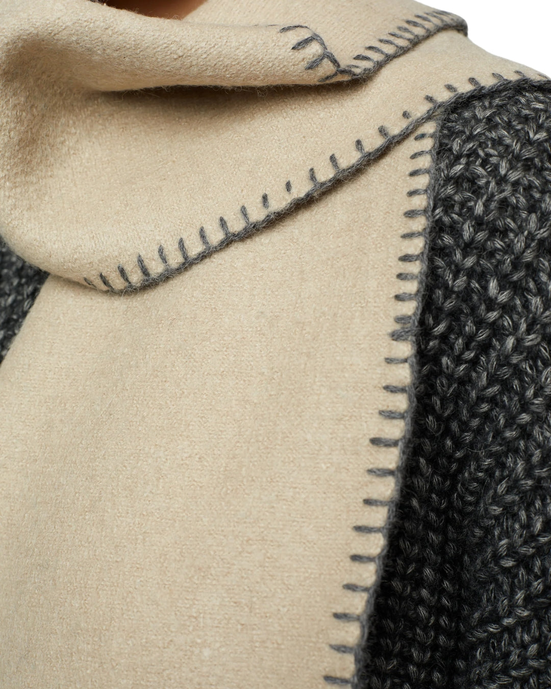 Atelier Delphine Whipstitch Scarf Grain w/ Grey